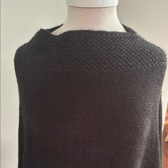 Elegant Black Women's Sweater Poncho - Picture 4 of 5